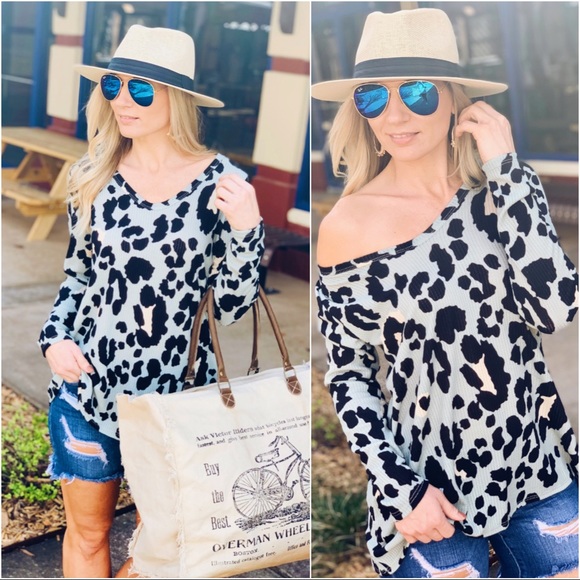 ✨✨LAST ONE✨SPRING FLING LEOPARD PRINT  TOP - Picture 6 of 8